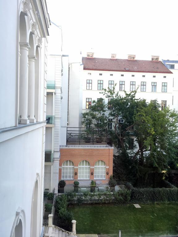 Near Rathaus *